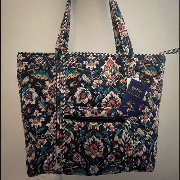 Vera Bradley Handbags - Vera Bradley Harry Potter tote !!!! NWT Home to Hogwarts collection.